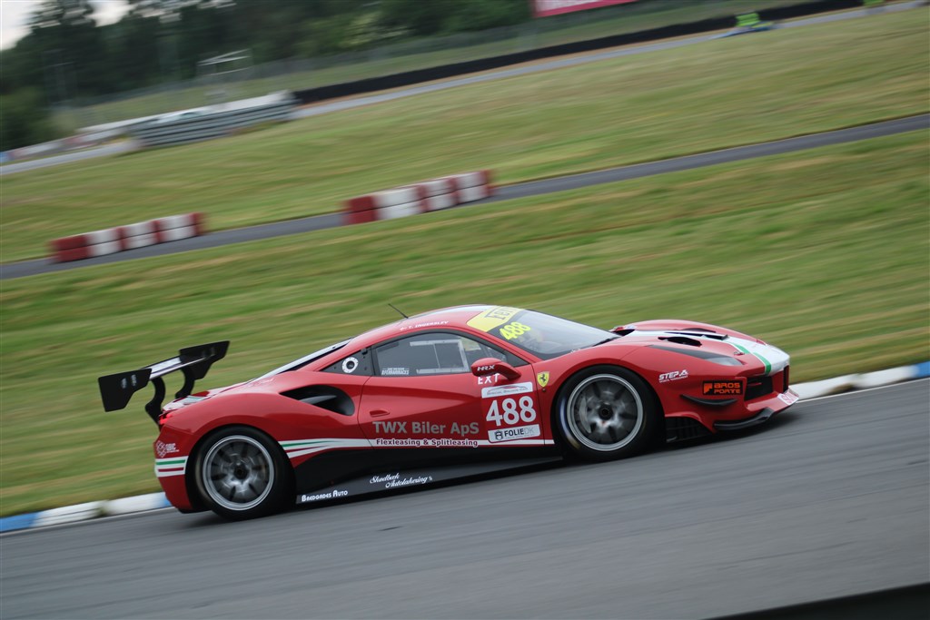 Torben Ingerslev bliver en travl mand i Ferrari raceren denne weekend. Udover SSC skal han også køre DEC med selv samme bil. Men han nyder enhver kilometer og ikke mindst erfaring, at han kan køre hjem i bilen
(Foto: JJ Media)